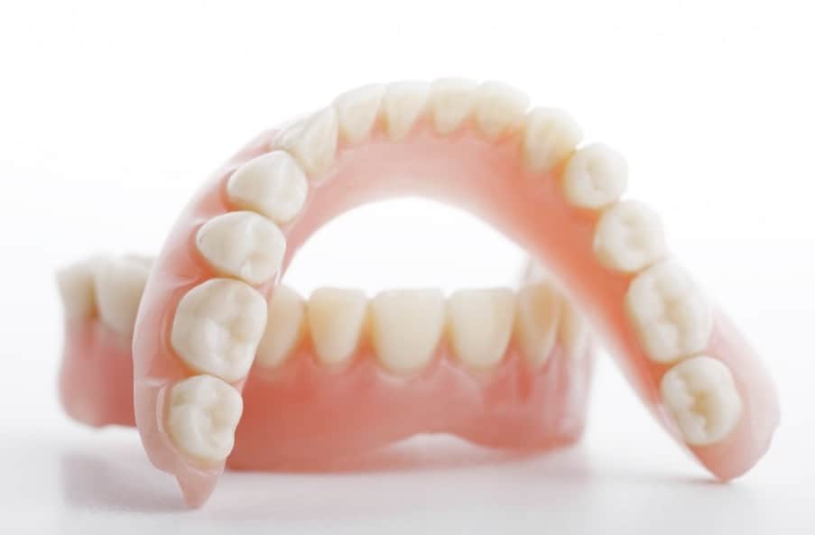 imagen de protesis dentales clinica moratalaz